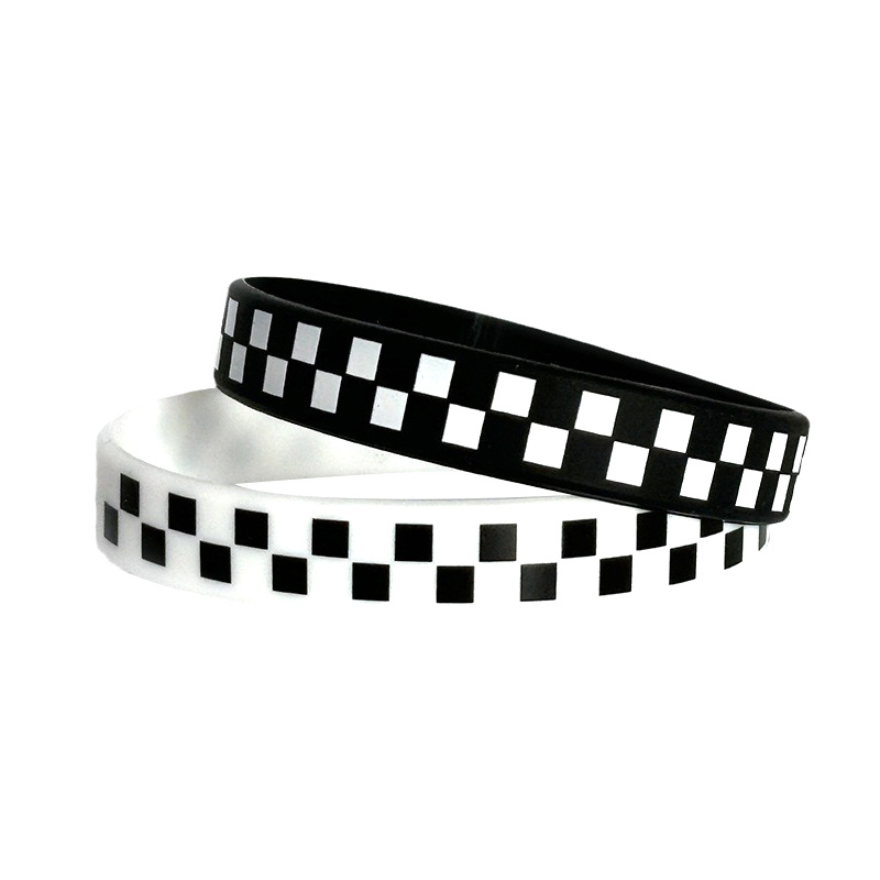 Party Games Couple - Vintage คู่ลายสก๊อตสีดําสีขาว Checkered รูปแบบซิลิโคนสร้อยข้อมือสายรัดข้อมือตกแต่งโปรดปราน Race Car